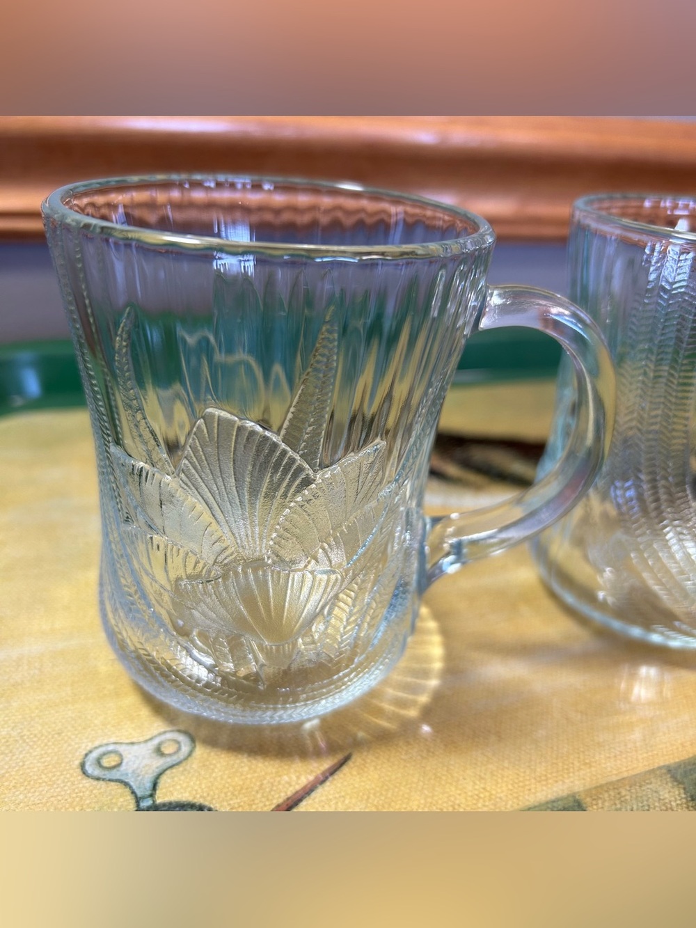 Vintage Arcoroc Canterbury Crocus Clear Glass Mugs Set of 2 - Picture 3 of 11